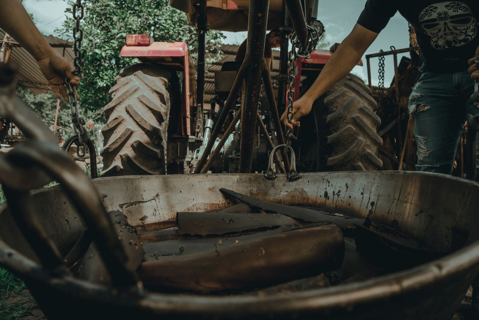 A service harness must be identifiable and replaceable in the field