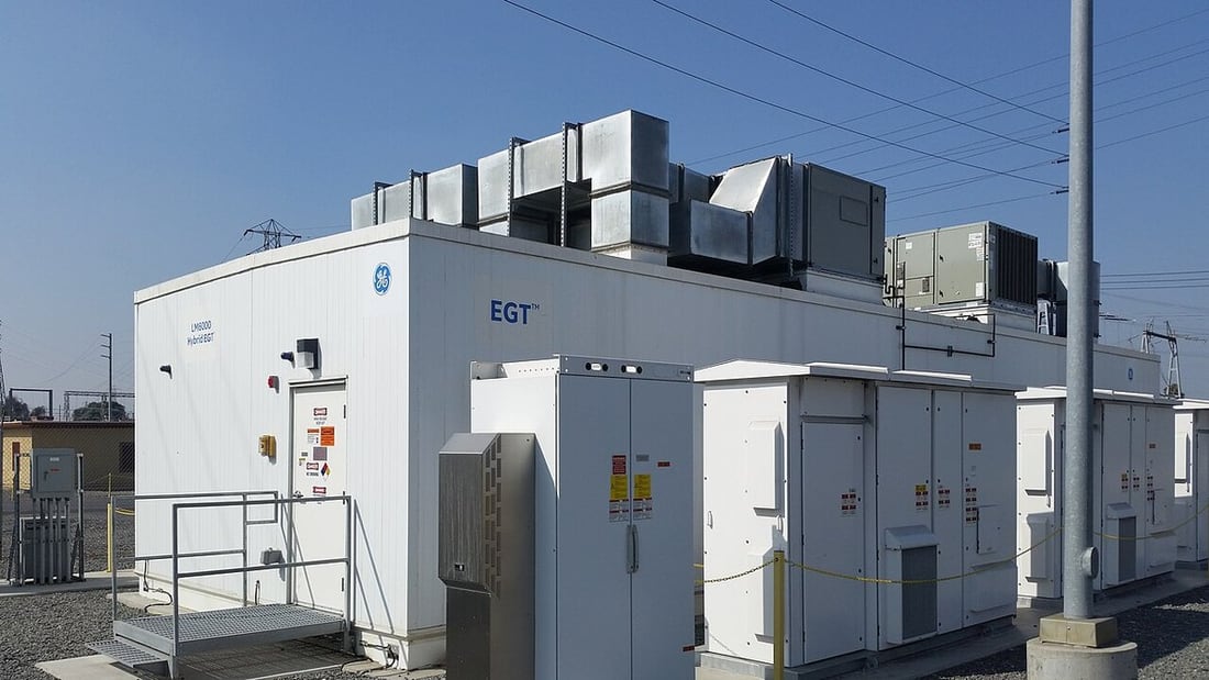 Battery storage installation: power connections are reviewed within their enclosure and thermal environment.