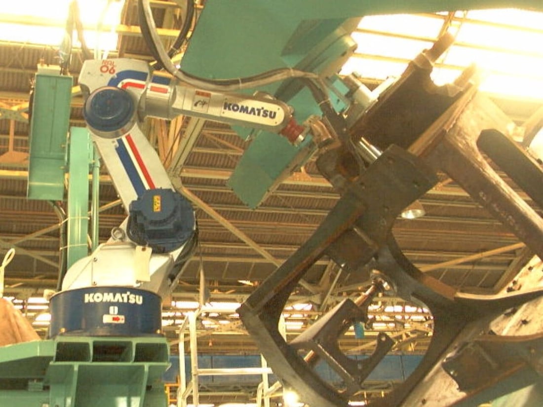 A welding robot installation illustrates motion, heat and cable-support constraints.