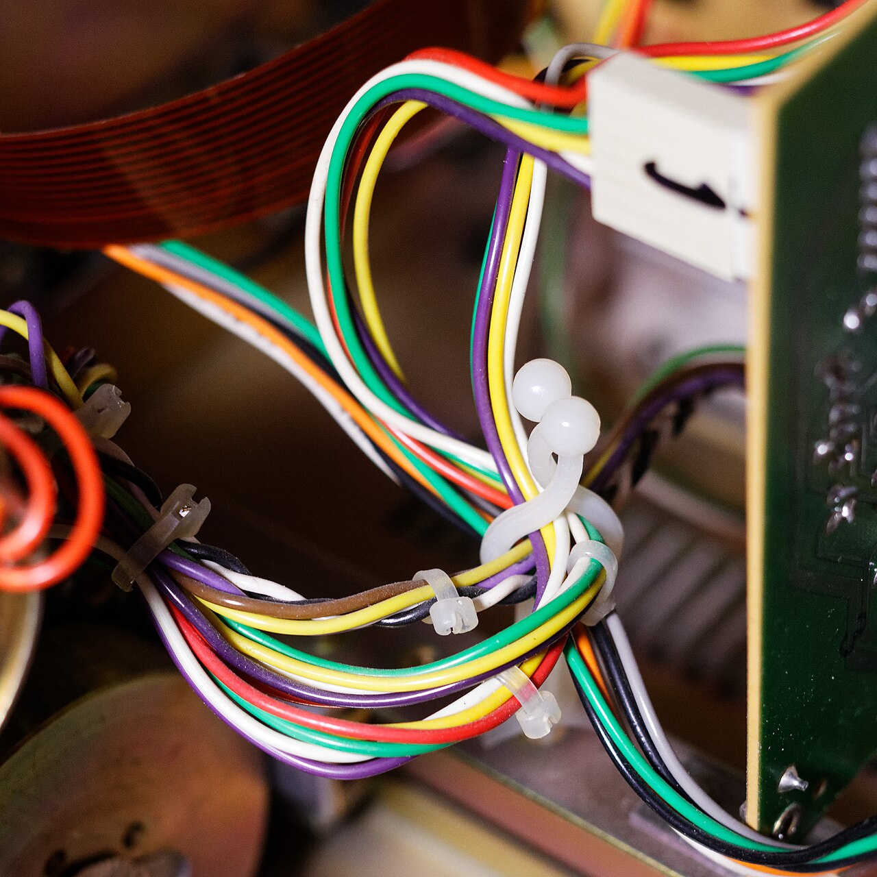 Compact multi-branch internal harness