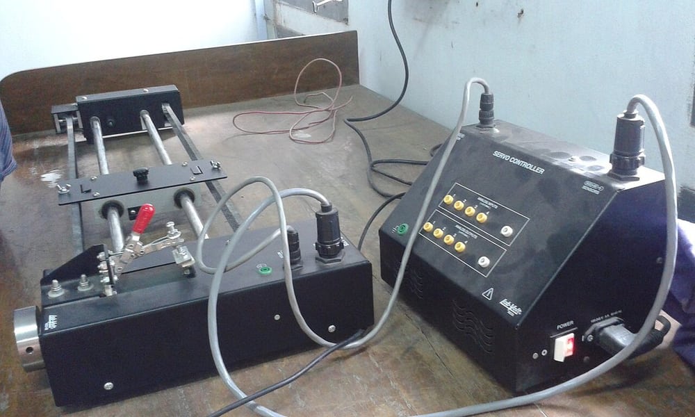 Servo training equipment illustrates separate power and control connections.