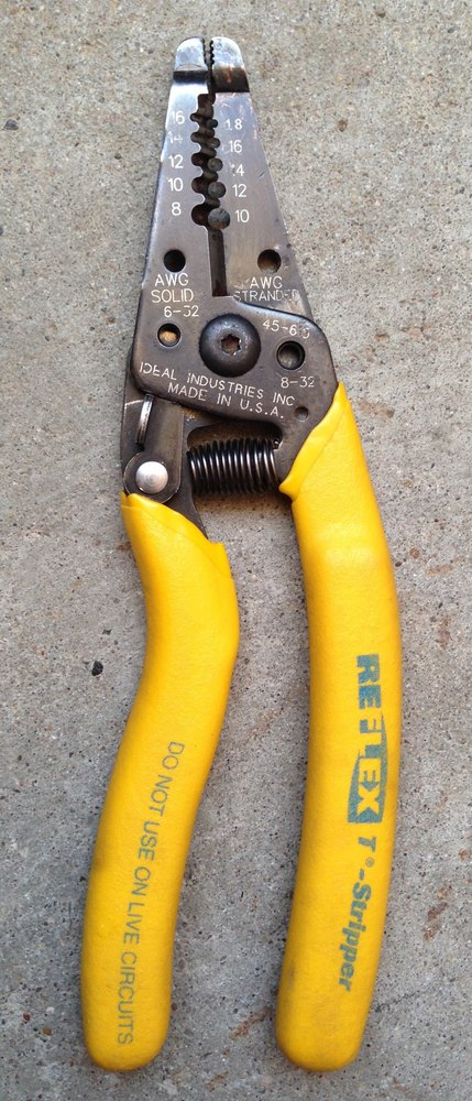 Wire-preparation tool reference; select the actual crimp tool from the contact instruction.