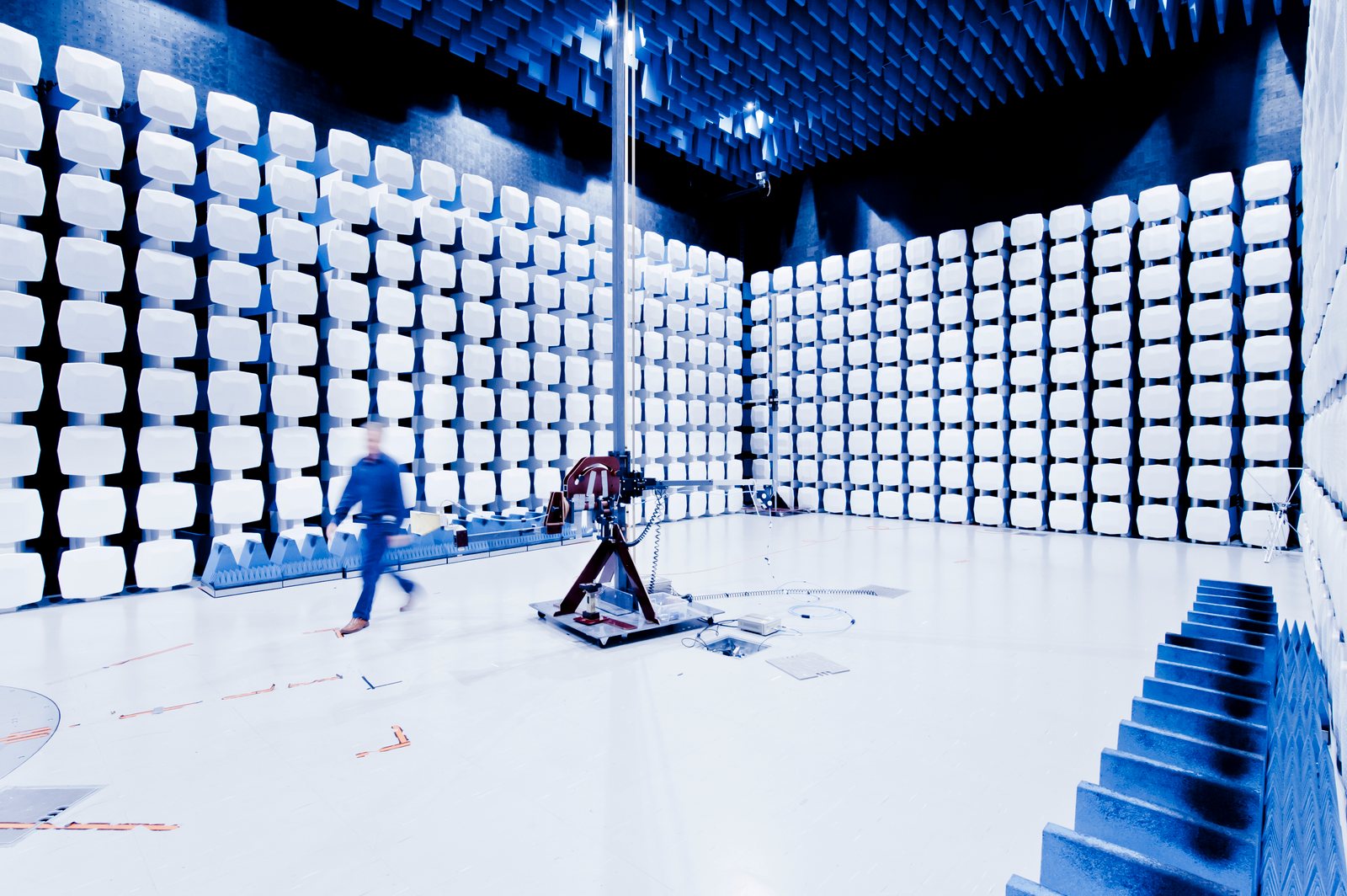 EMC test chamber for shielded cable validation
