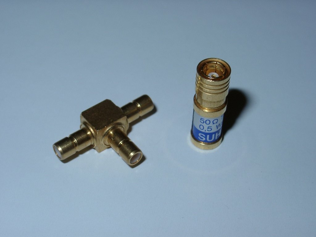 Bare SMB interfaces show a coaxial contact arrangement, without FAKRA coding housings.