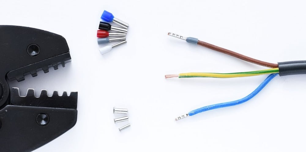 Wire-end ferrules illustrate metal termination and conductor preparation, not FCI contact compatibility.