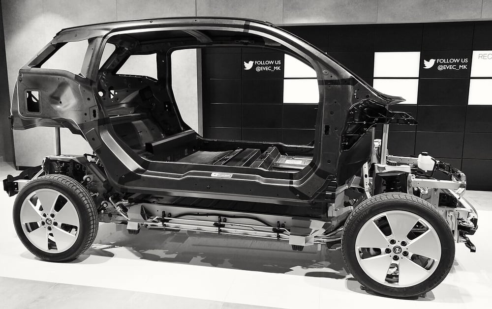 Electric-vehicle chassis exhibit: energy storage, structure and cable routes must be coordinated.