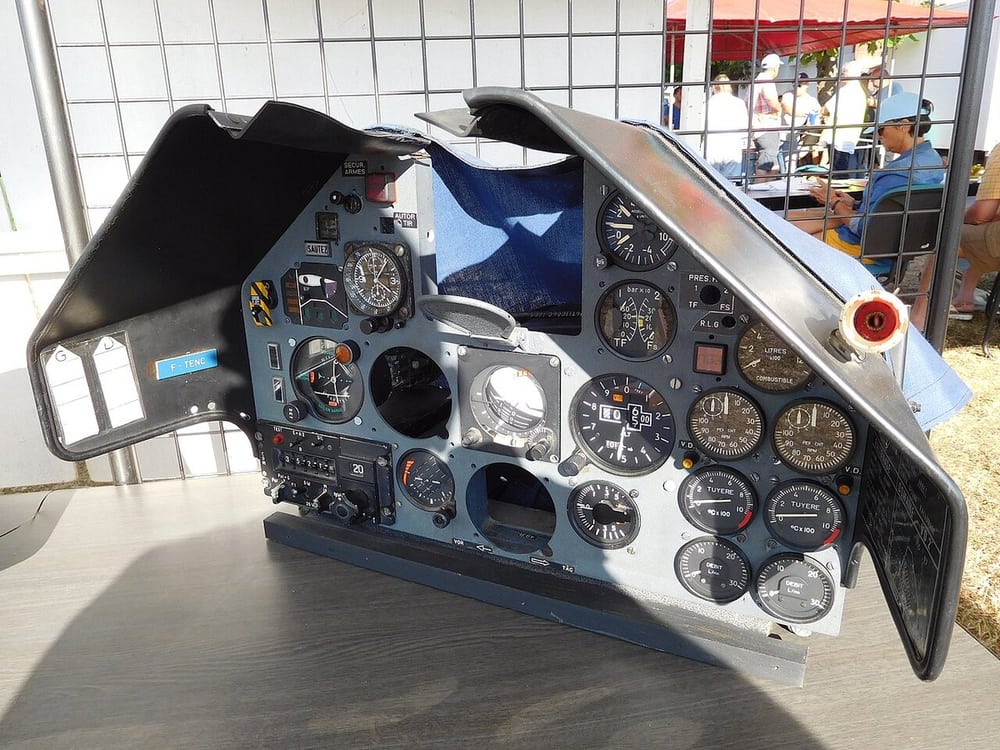 Aircraft cockpit-panel exhibit; application context is not aerospace approval.