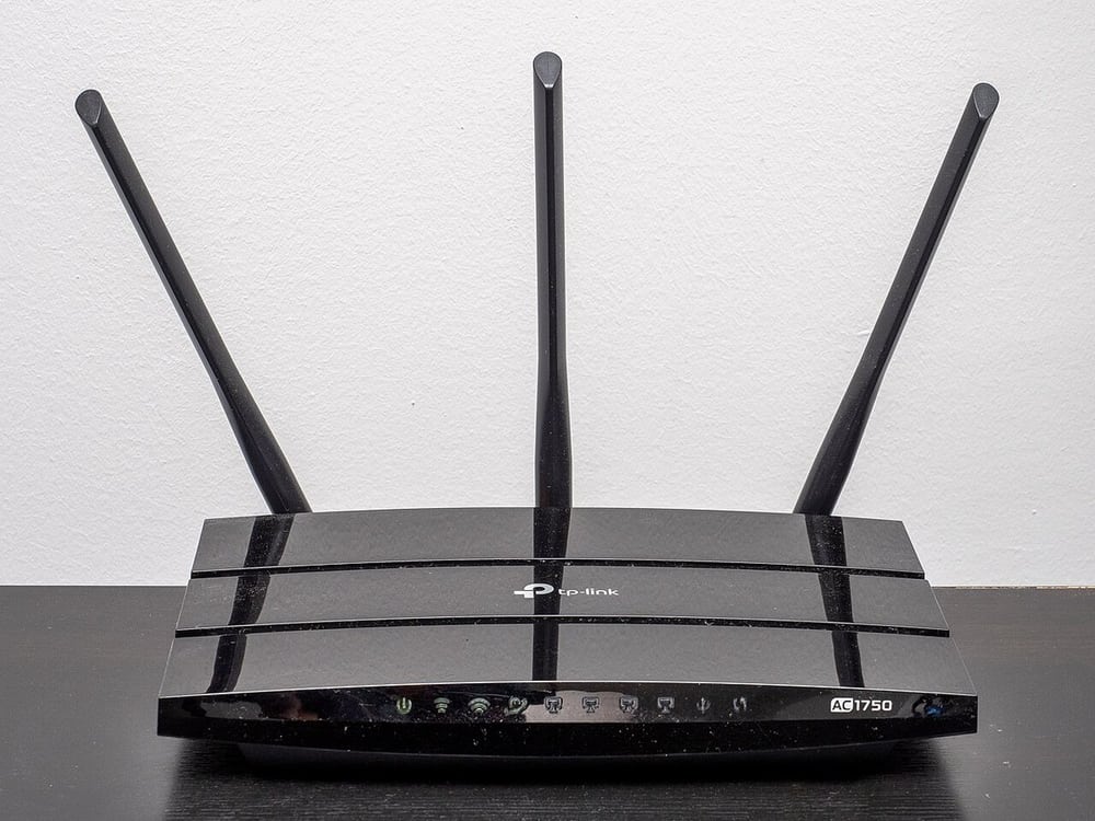 Wireless router and external antennas place cable routing within the complete radio system.