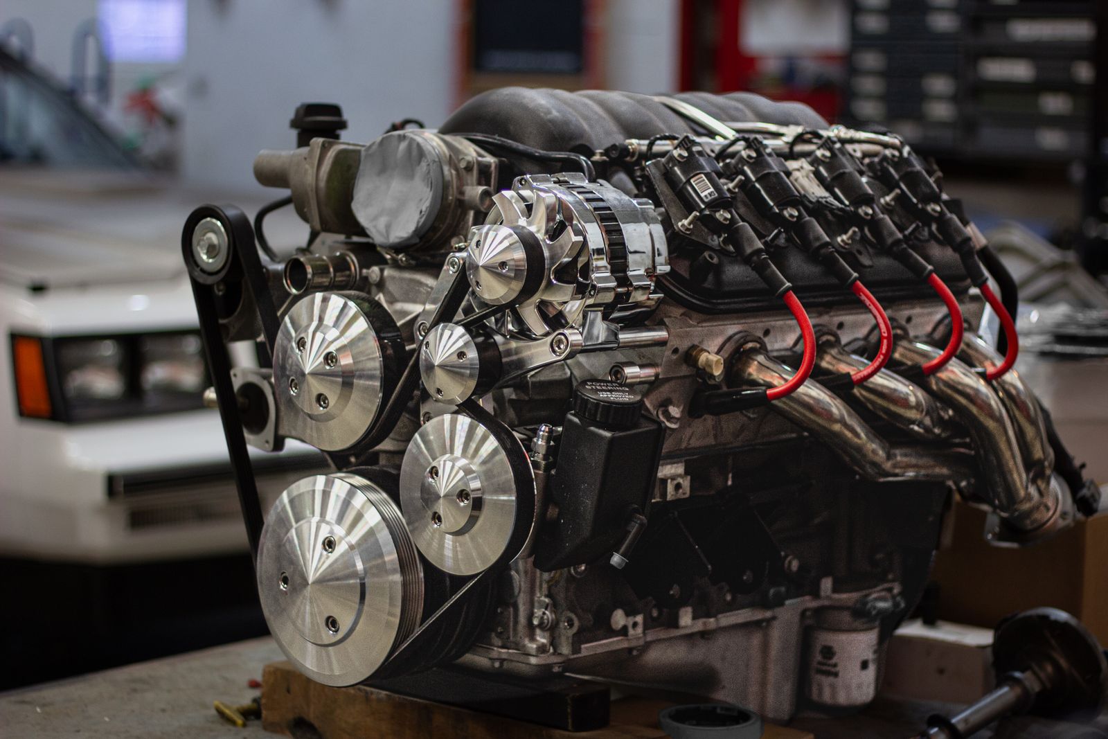 Engine and powertrain assembly on a display stand