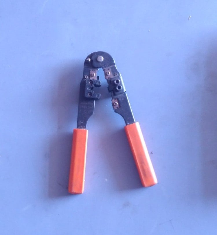 A crimp tool illustrates process tooling; the tool must be approved for the selected JAE contact.