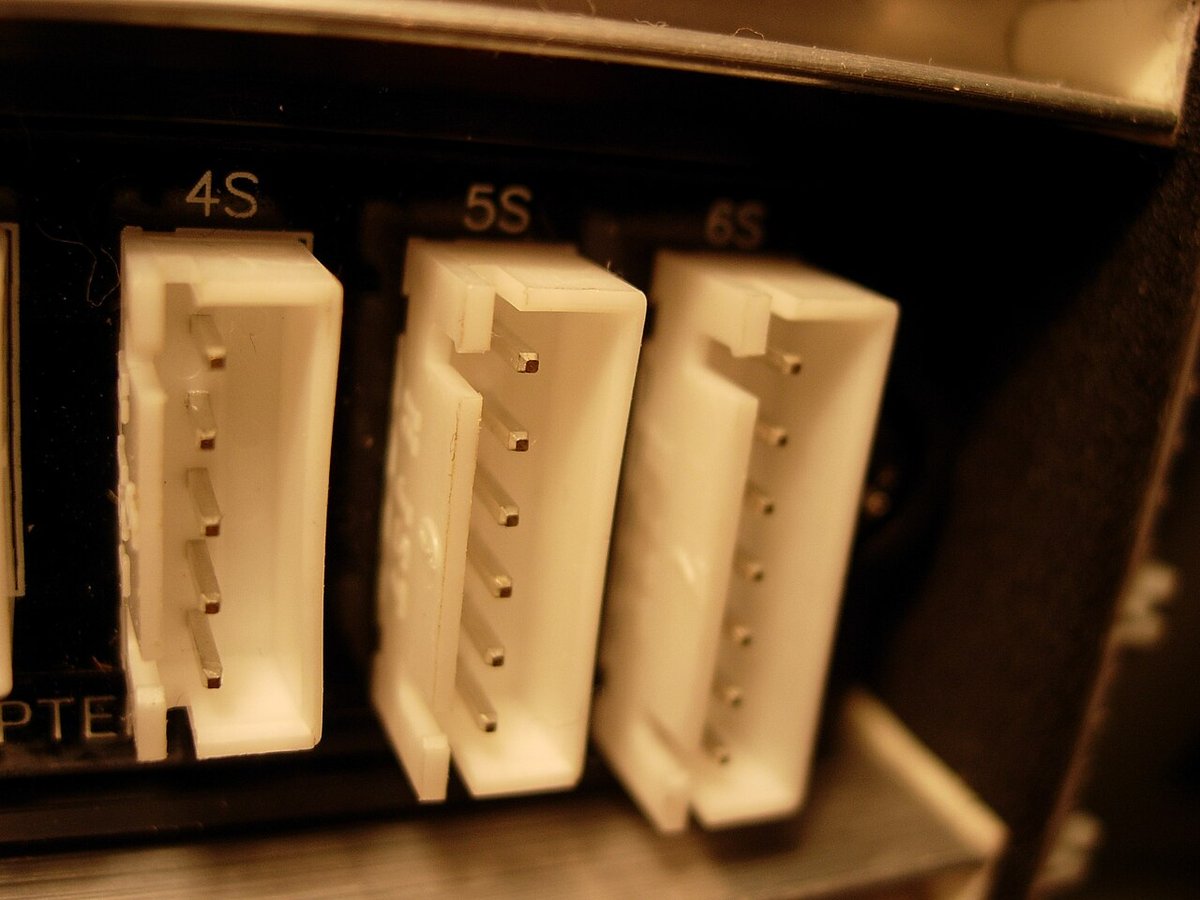 XH balance-interface example: verify pitch, cavity count and pin numbering rather than the housing color.