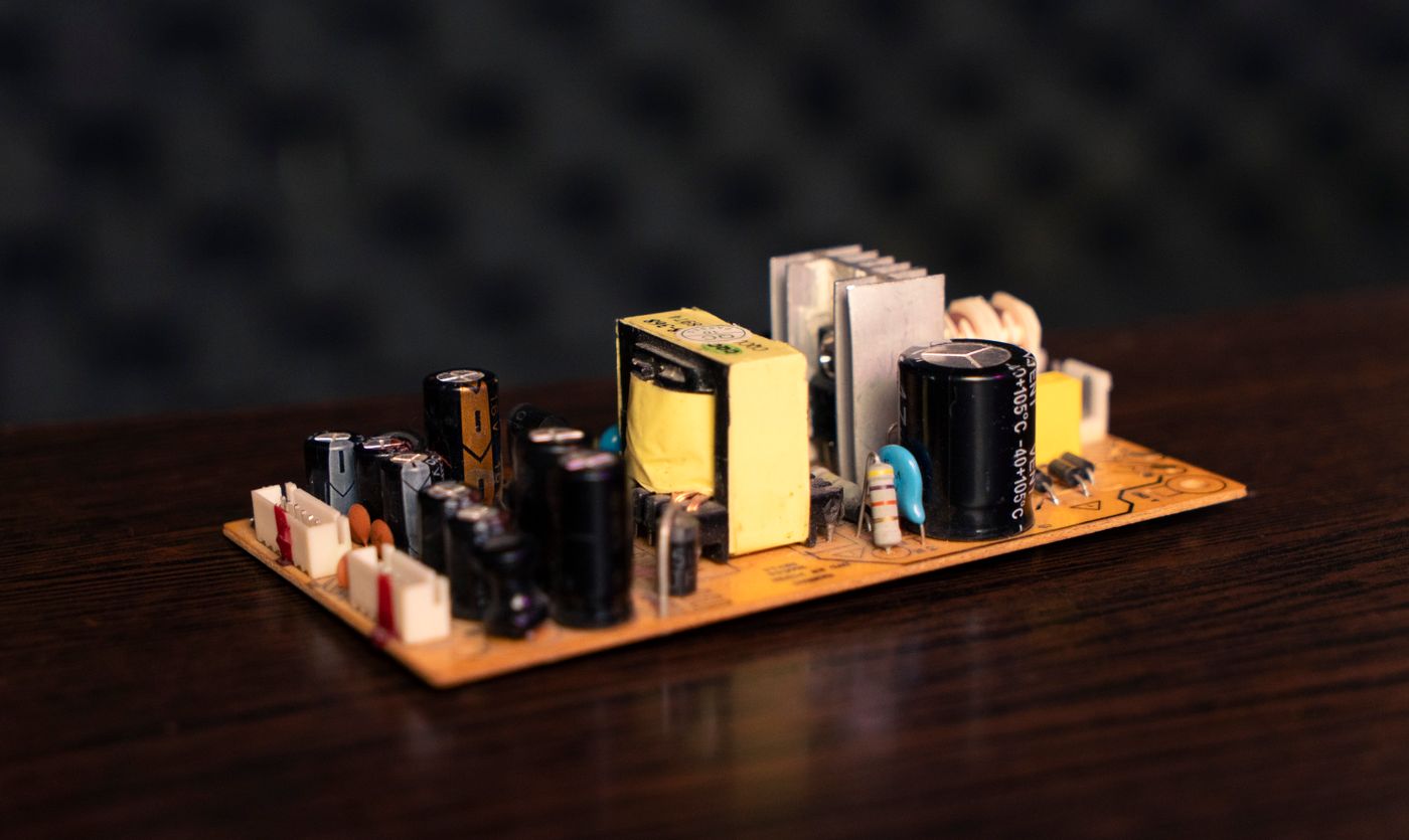 Short power distribution jumpers