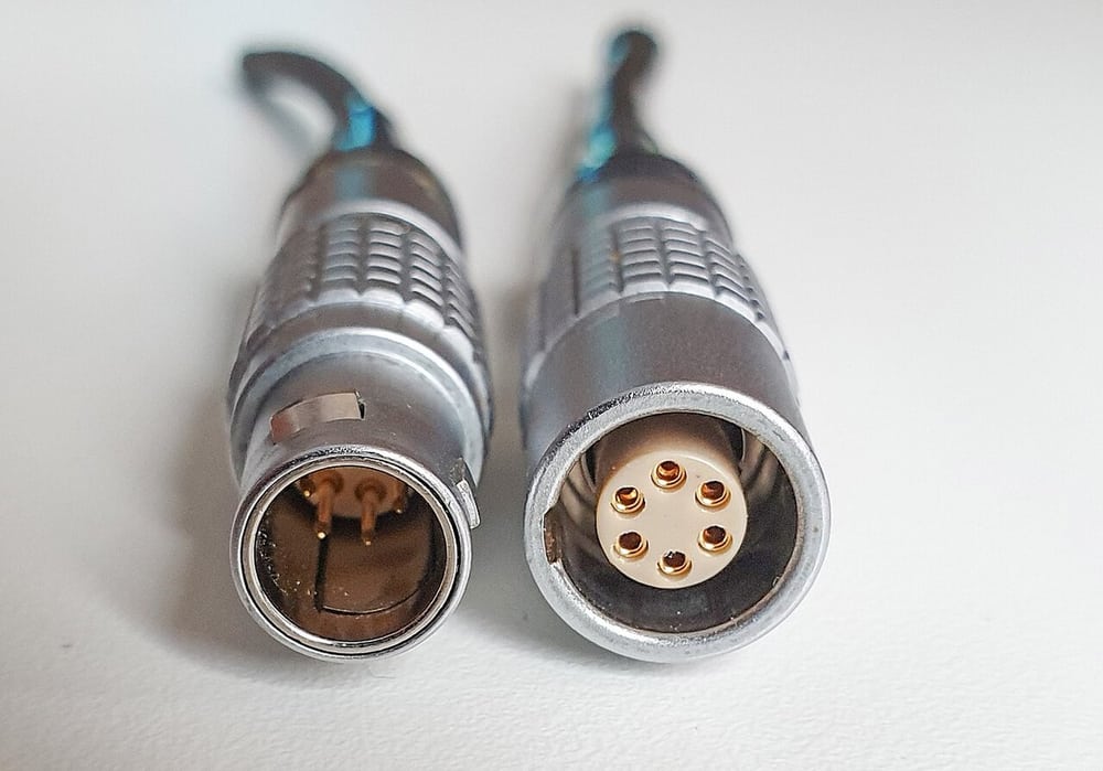 LEMO plug and socket contact faces and outer locking sleeves.