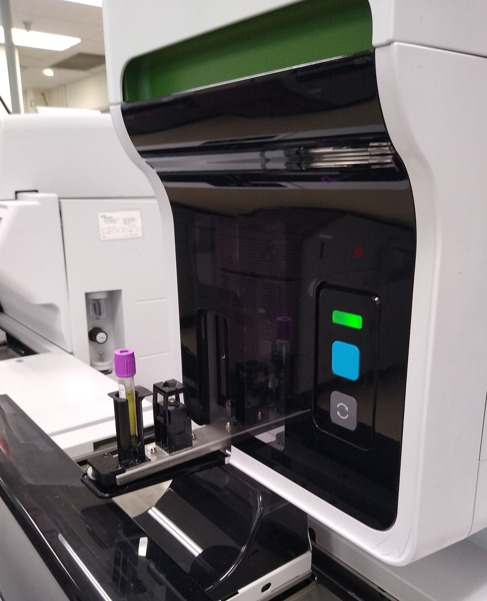 Open laboratory analyzer with sample-handling parts