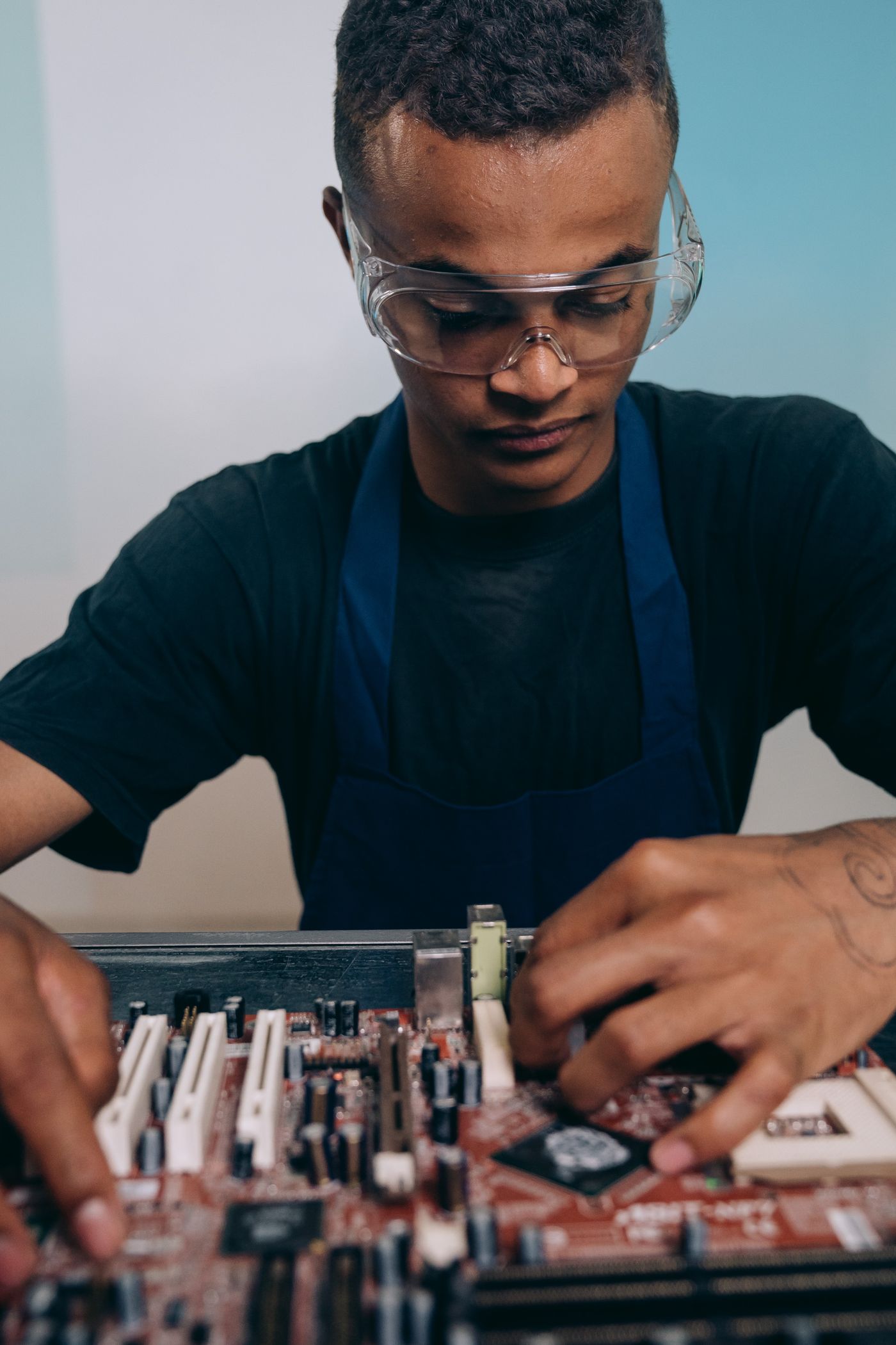 Build prototypes and controlled production looms