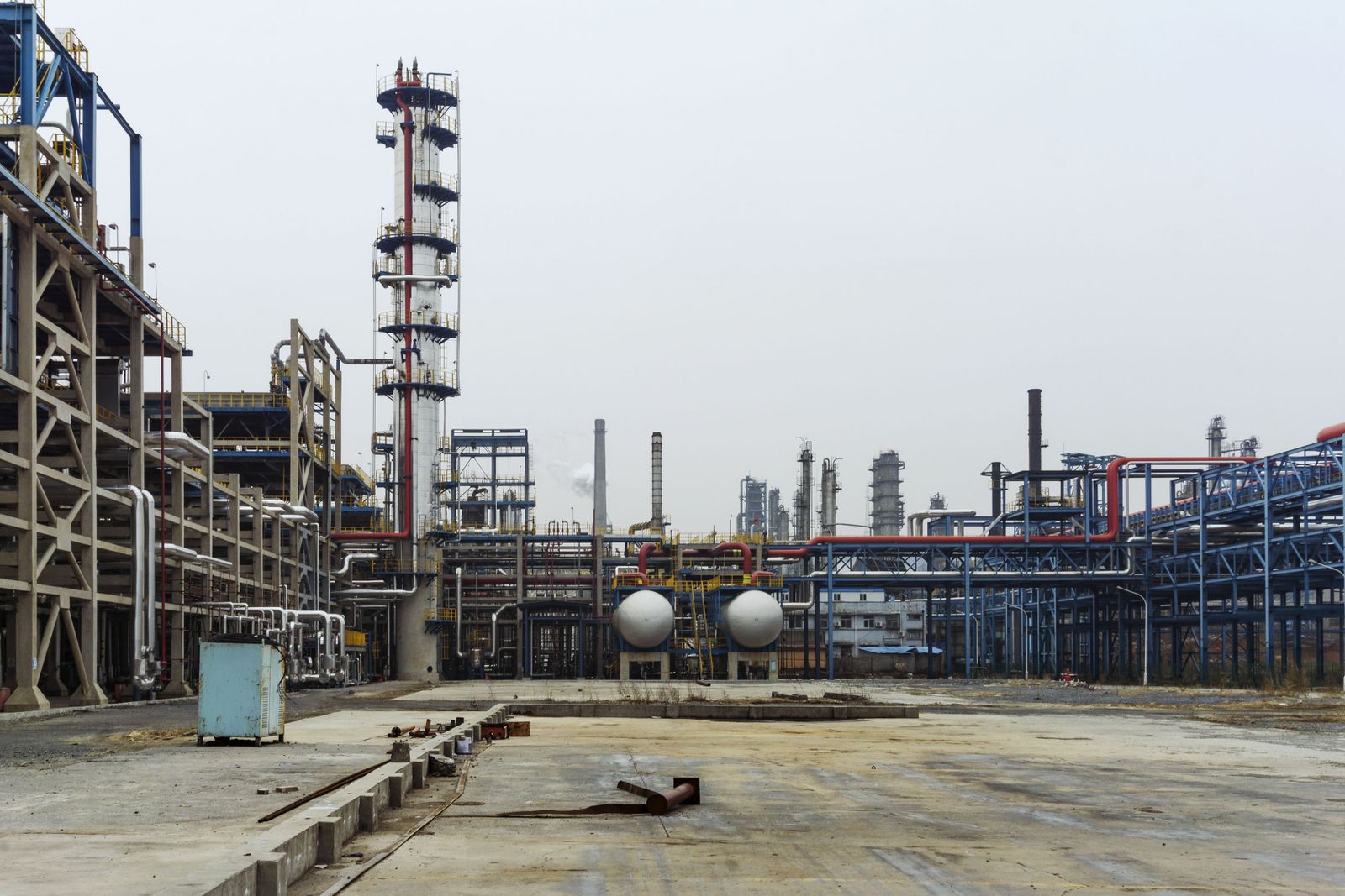 Surface oil and gas process facility
