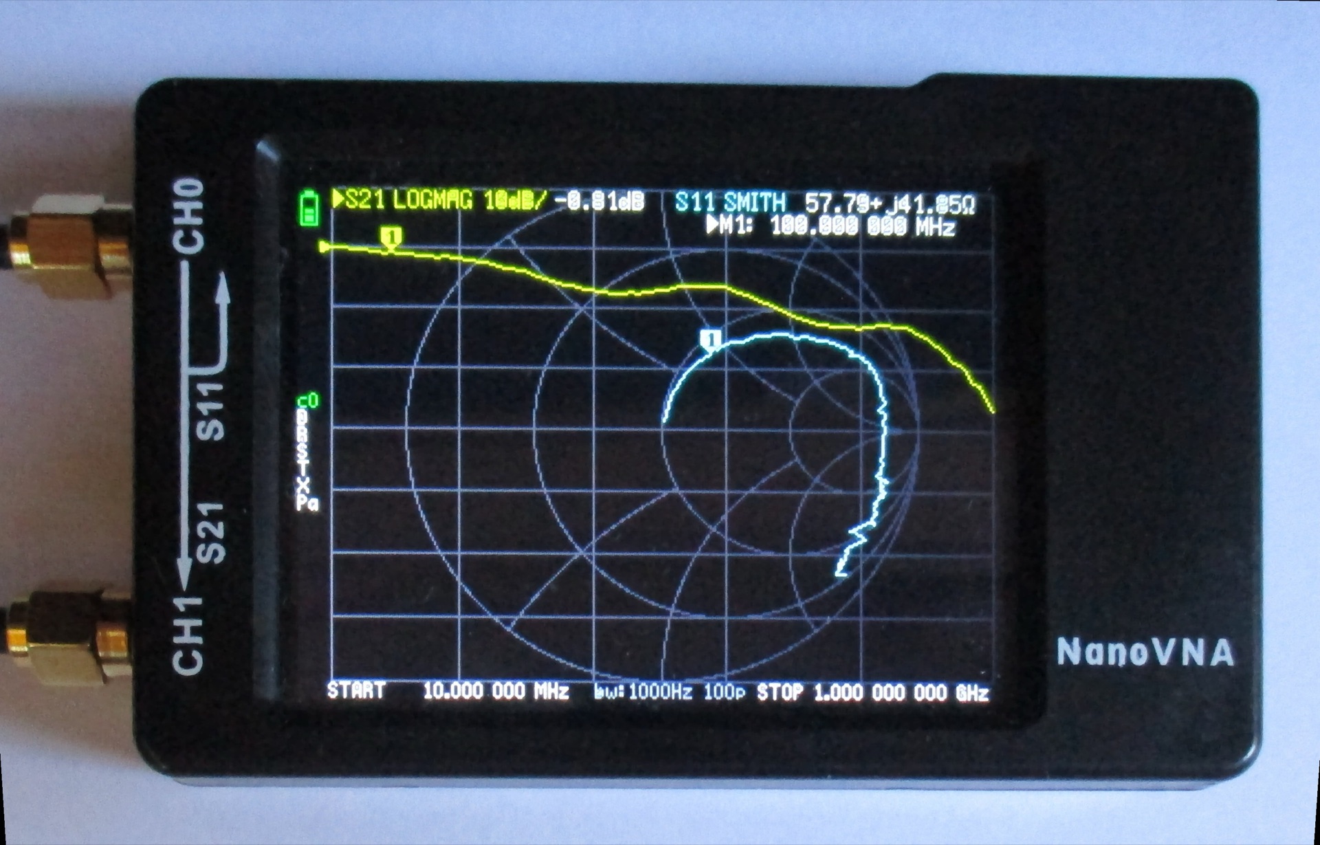 Portable vector network analyzer displaying traces