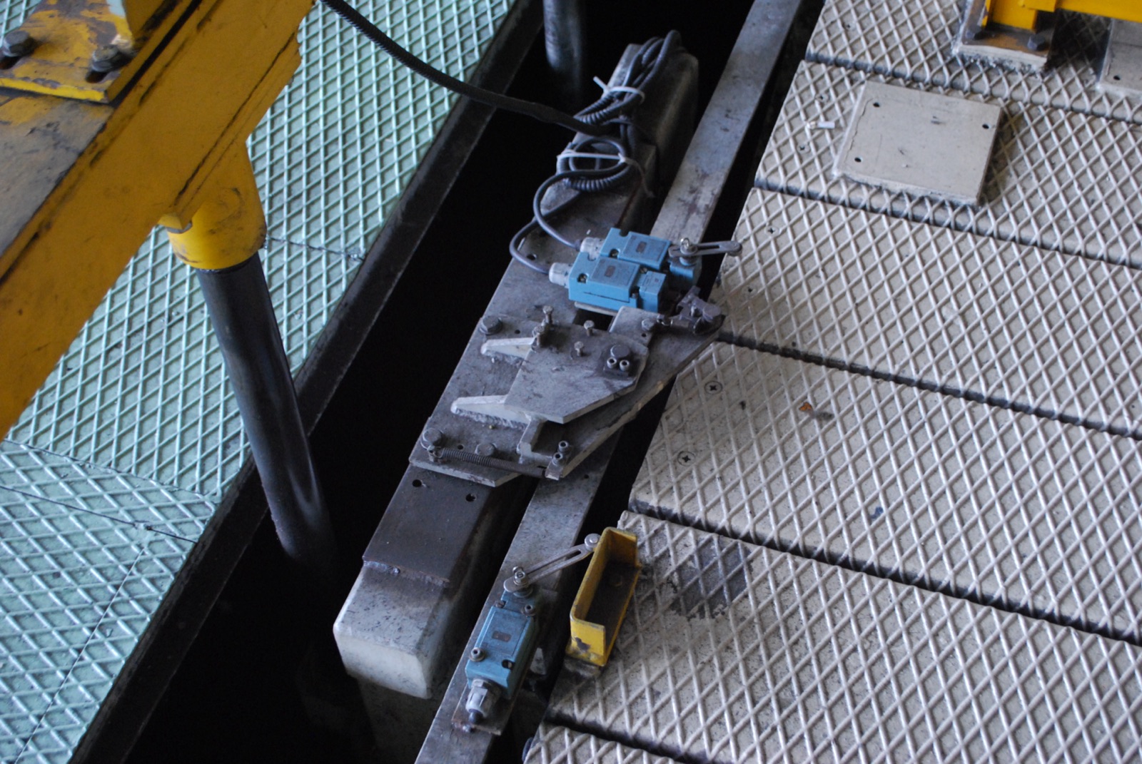 Snap-action and limit switches: turn movement into a defined signal